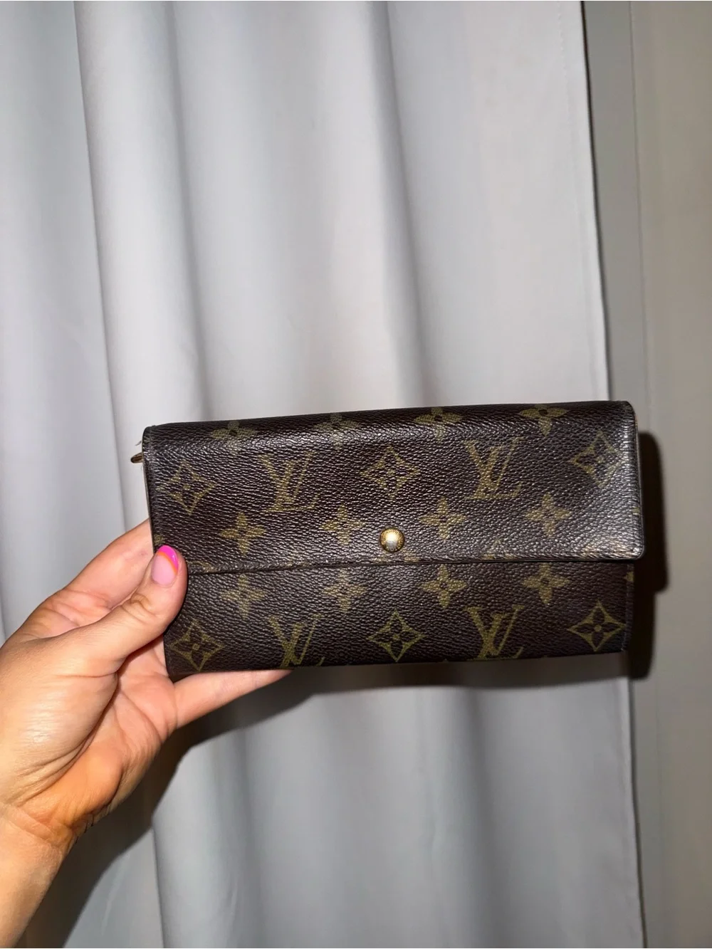Louis Vuitton Sarah Wallet in the classic Monogram Canvas - Picture 2 of 11